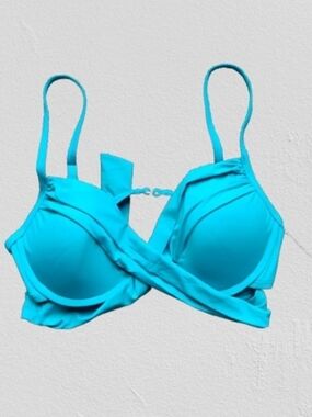 New with tags La Blanca Island Goddess Bikini Top 8 Turquoise